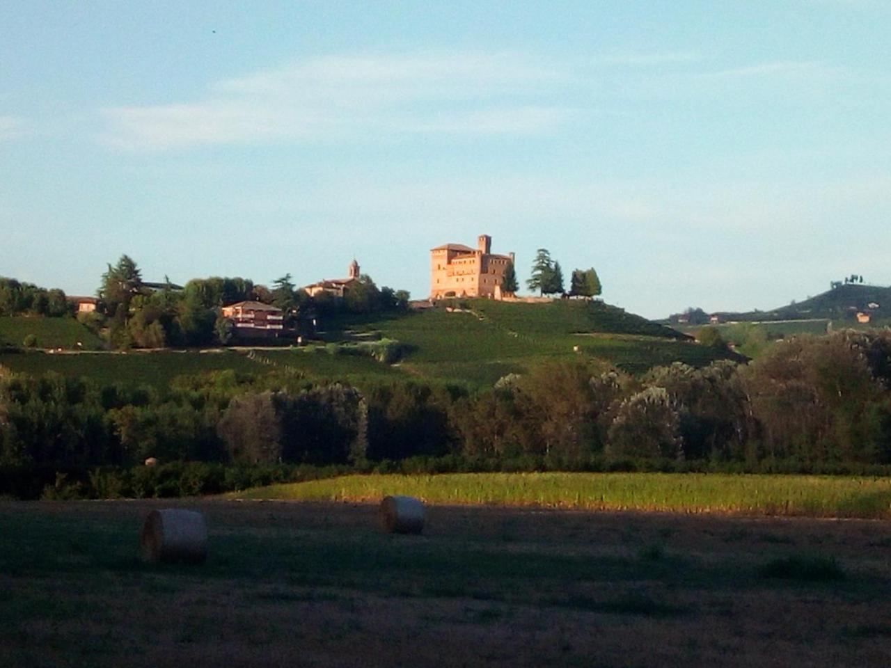 Tenuta Calabiana Diano dʼAlba Exteriér fotografie